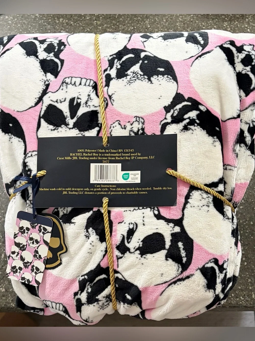 NEW Queen Size Soft Pink Skull Halloween Fleece Plush Blanket Cozy Bedding